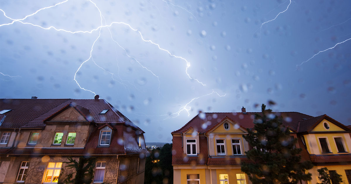 Wer zahlt die gebäudeversicherung mieter oder vermieter?