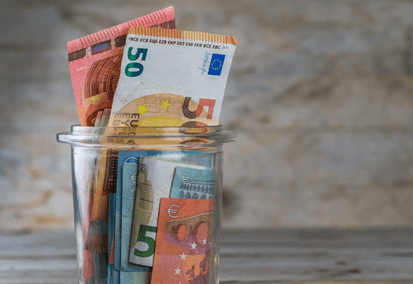 Euro-Geldscheine in einem Glas als Geldanlage? besser ist ein Sparbrief der Hanseatic Bank