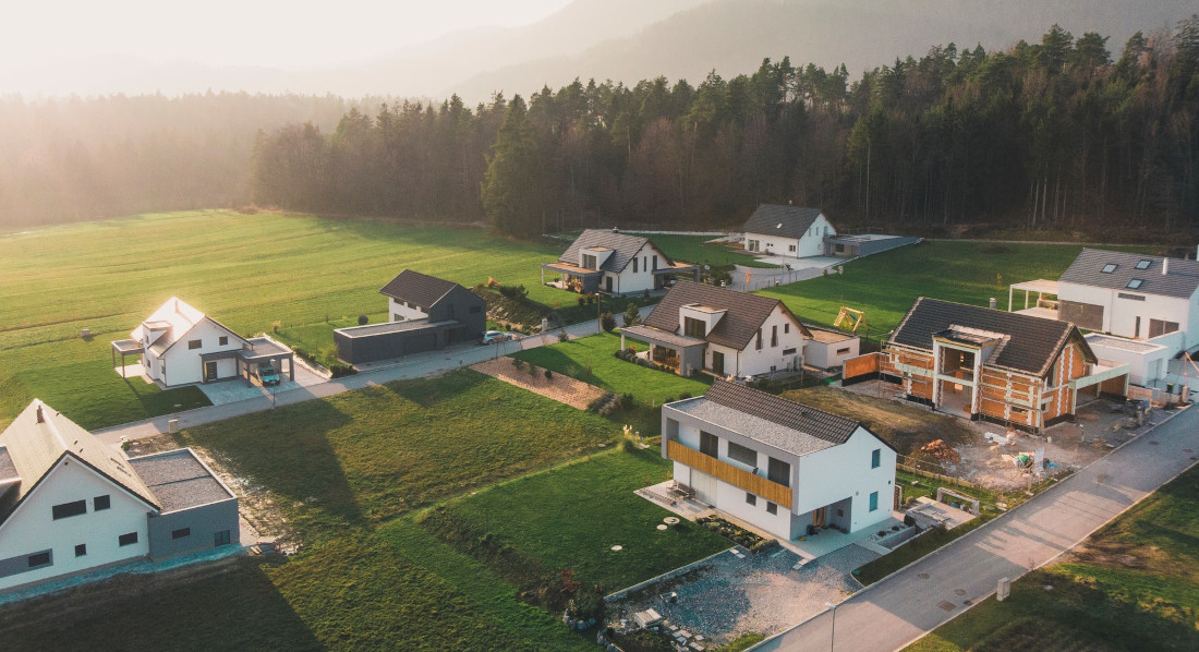 Häuser und Grundstücke auf dem Land