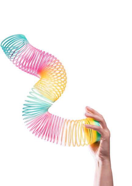 Hand hält eine Regenbogenspirale hoch