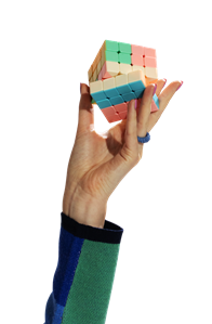 Eine Hand hält einen Rubik-Cube Würfel was symbolisch für die SparBrief Zinsen steht, die man im Handumdrehen bekommen kann