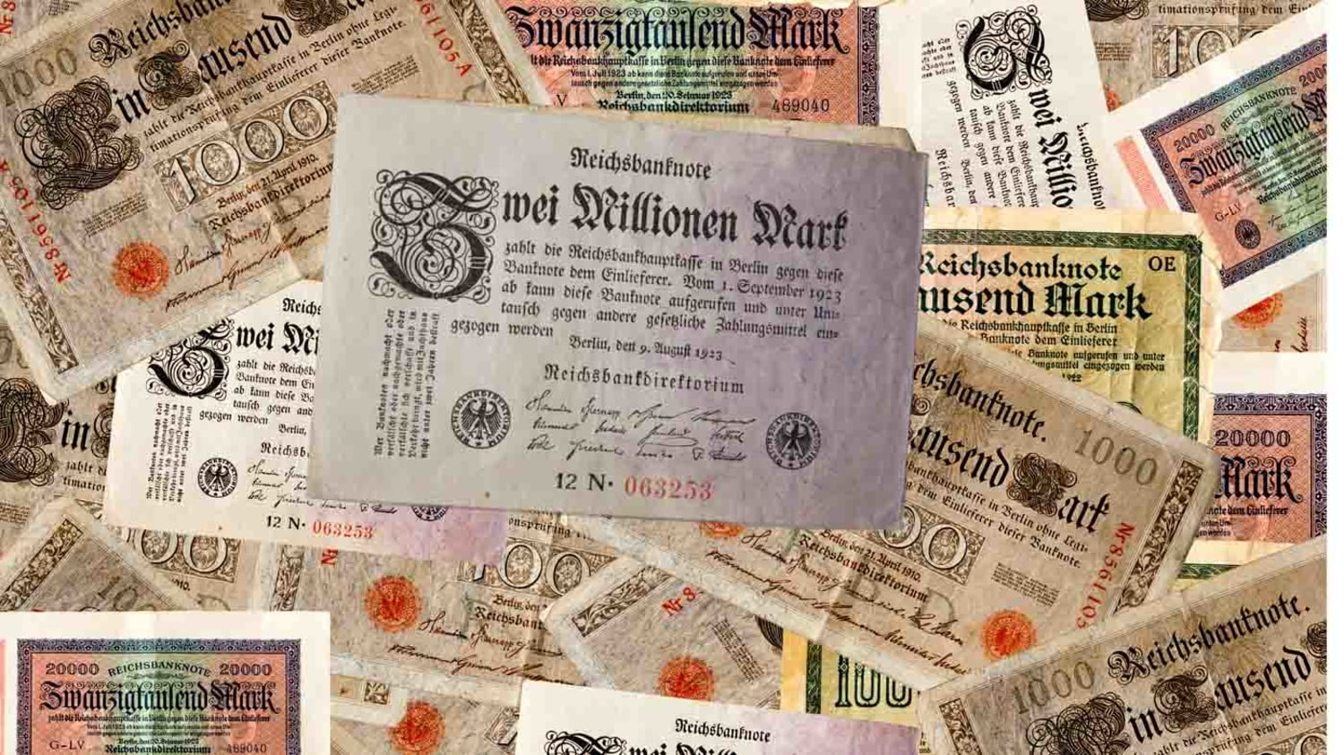 Deutsche Banknoten von 1922/23, im Mittelpunkt ein Zwei-Millionen-Mark-Schein